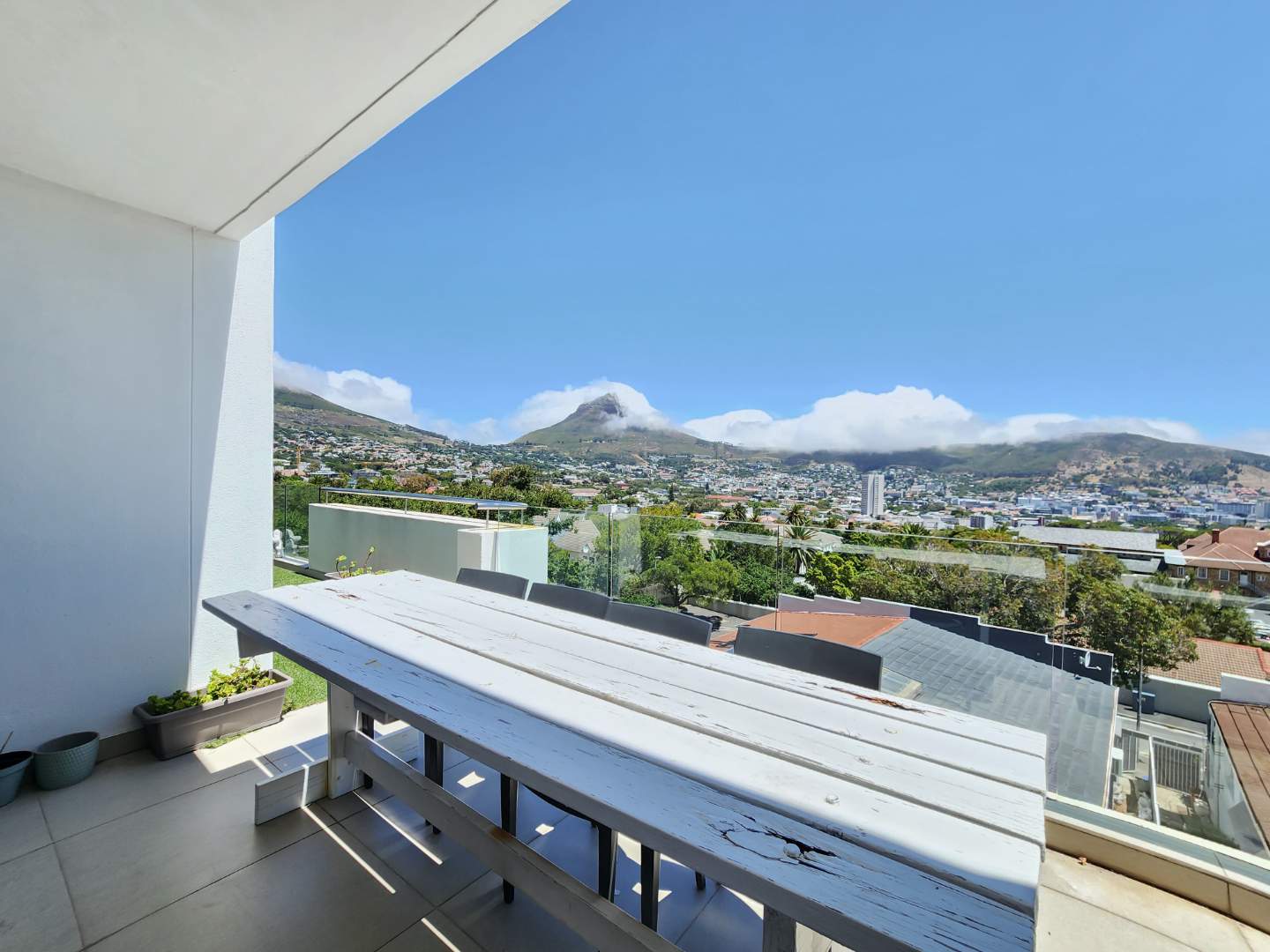 2 Bedroom Property for Sale in Vredehoek Western Cape